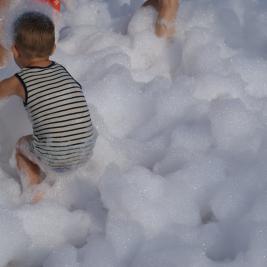 Festa de l'espuma animació Camping Playa y Fiesta Costa Daurada