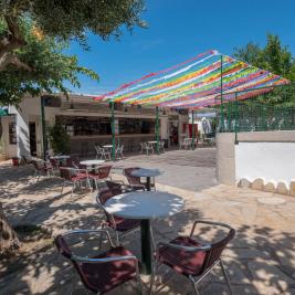 Terraza del Bar-Restaurante Camping Playa y Fiesta Costa Dorada