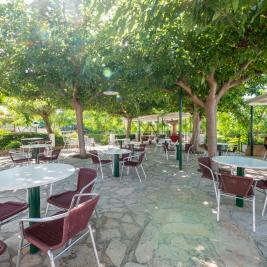 Terraza del Bar-Restaurante Camping Playa y Fiesta Costa Dorada