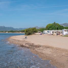 Beach in front of the Camping Playa y Fiesta Costa Dorada