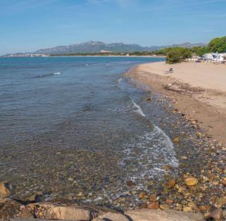 Playa frente al Camping Playa y Fiesta Miami Playa Costa Dorada