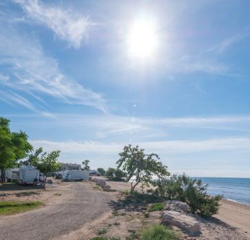 Camperpark frente a la playa Camping Playa y Fiesta Miami Playa Costa Dorada